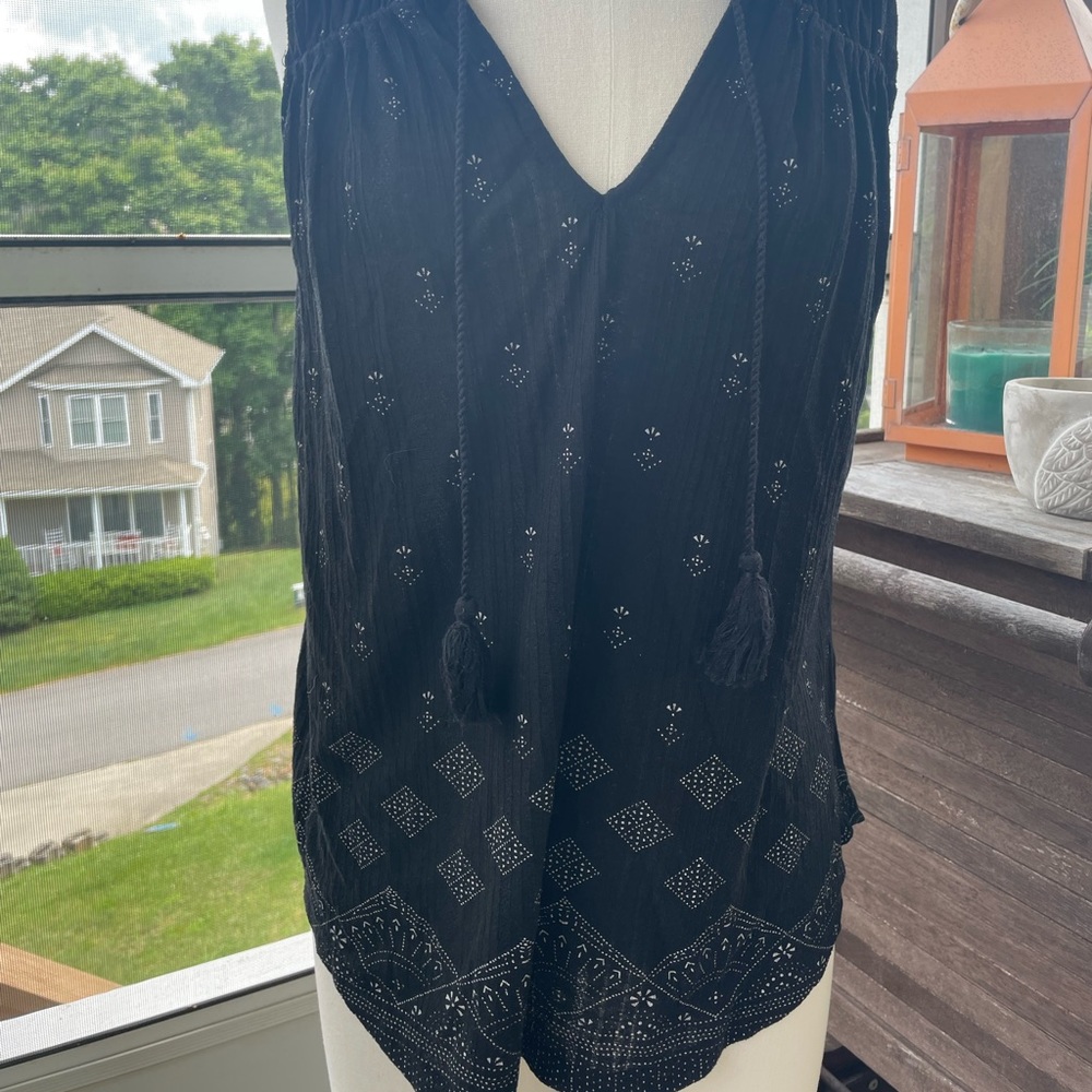 Sleeveless Black and White Top